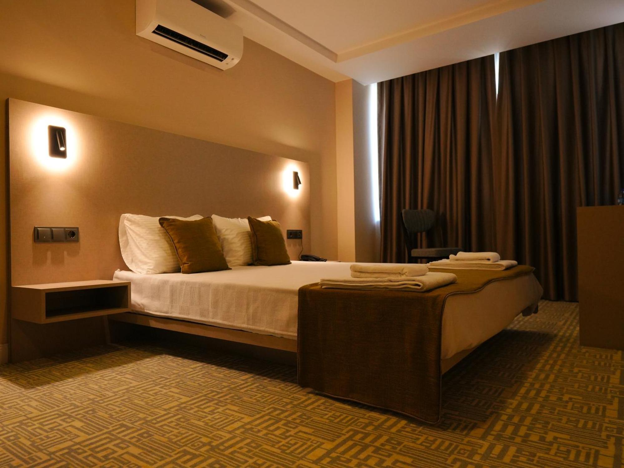 Bonnie City Hotel Antalia Esterno foto
