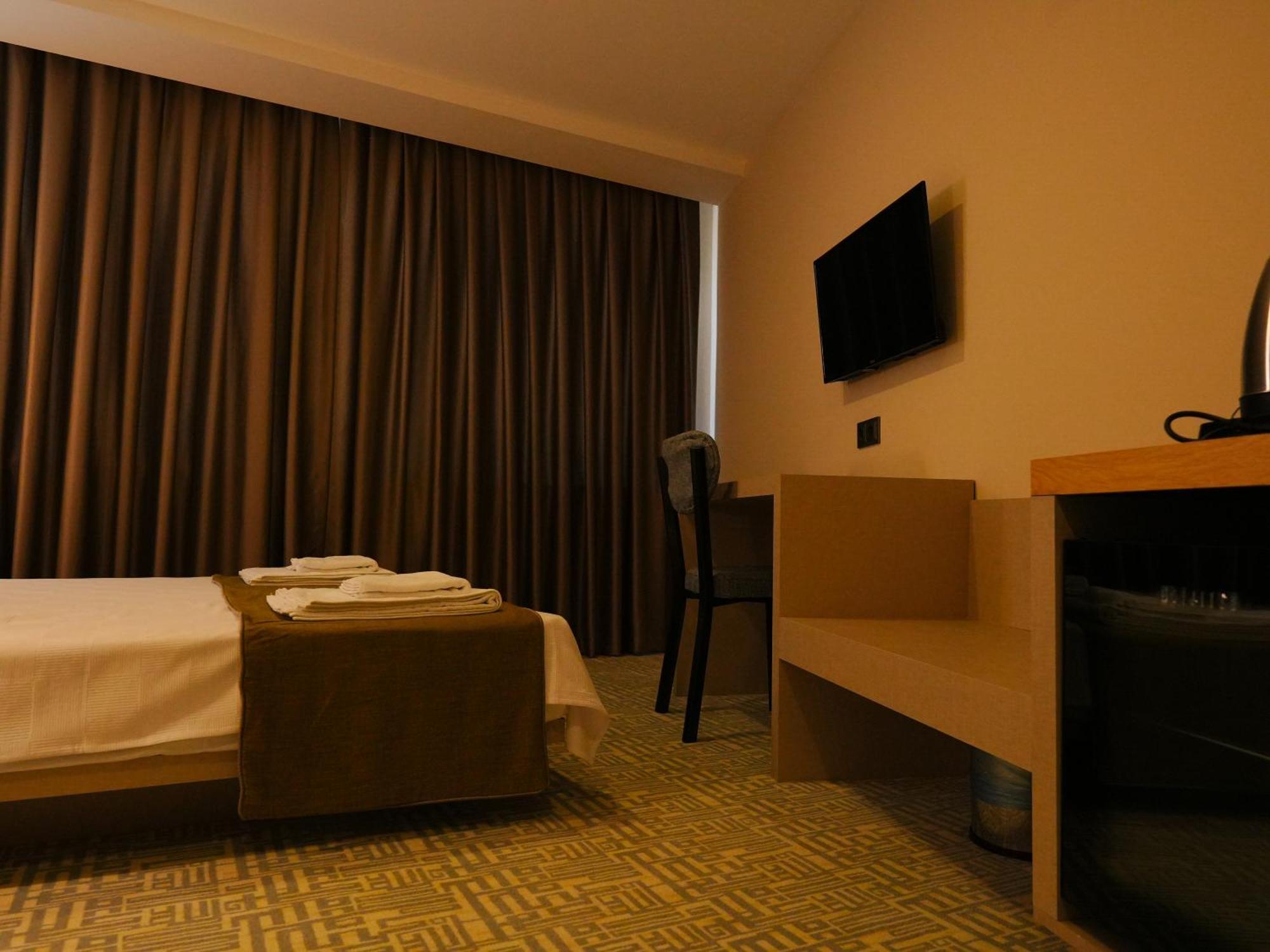 Bonnie City Hotel Antalia Esterno foto