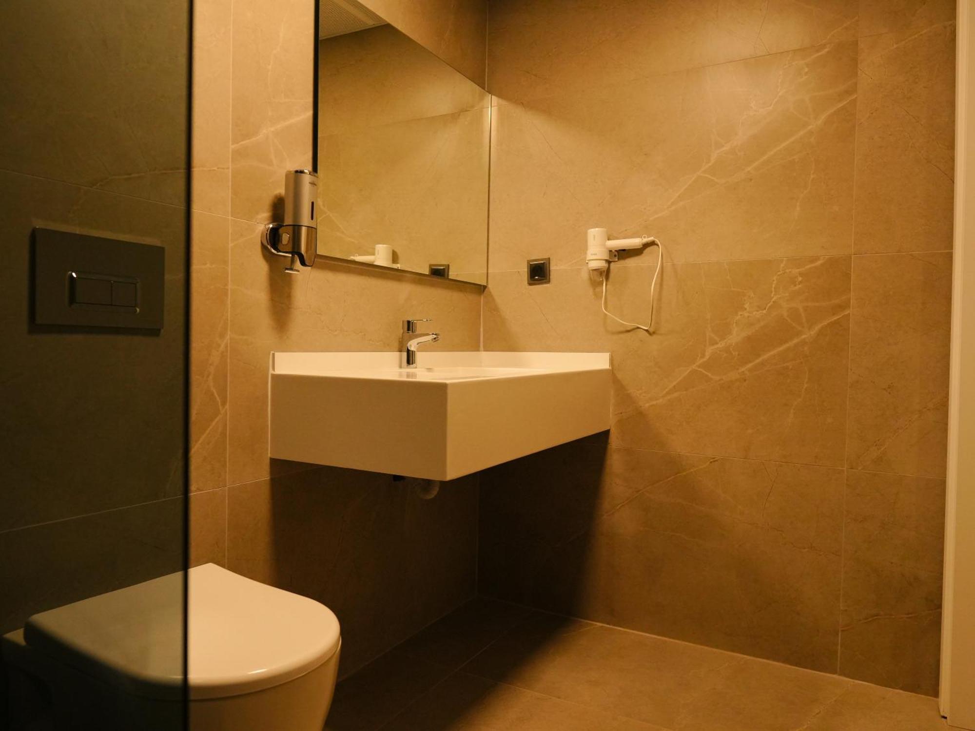 Bonnie City Hotel Antalia Esterno foto