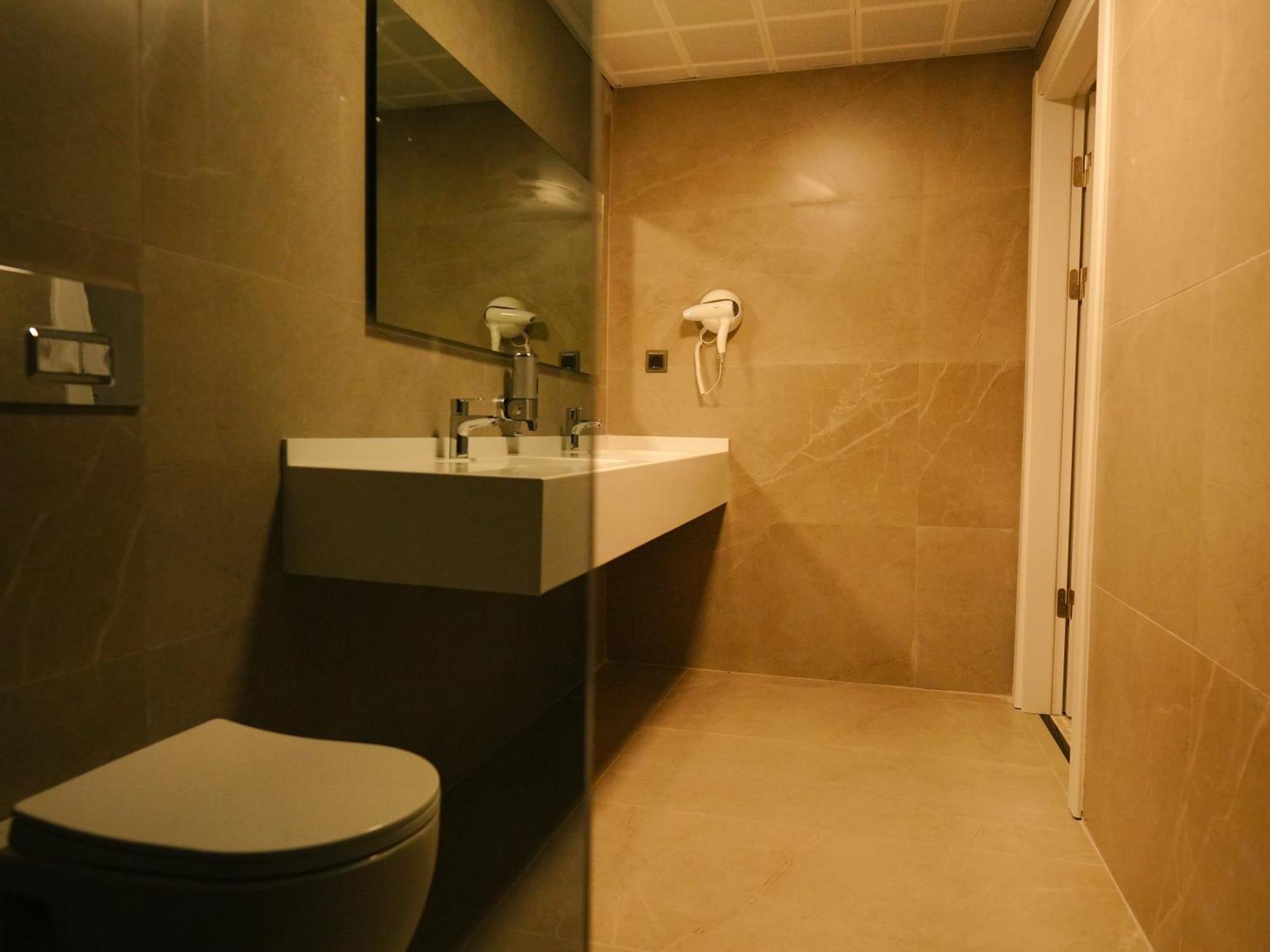 Bonnie City Hotel Antalia Esterno foto