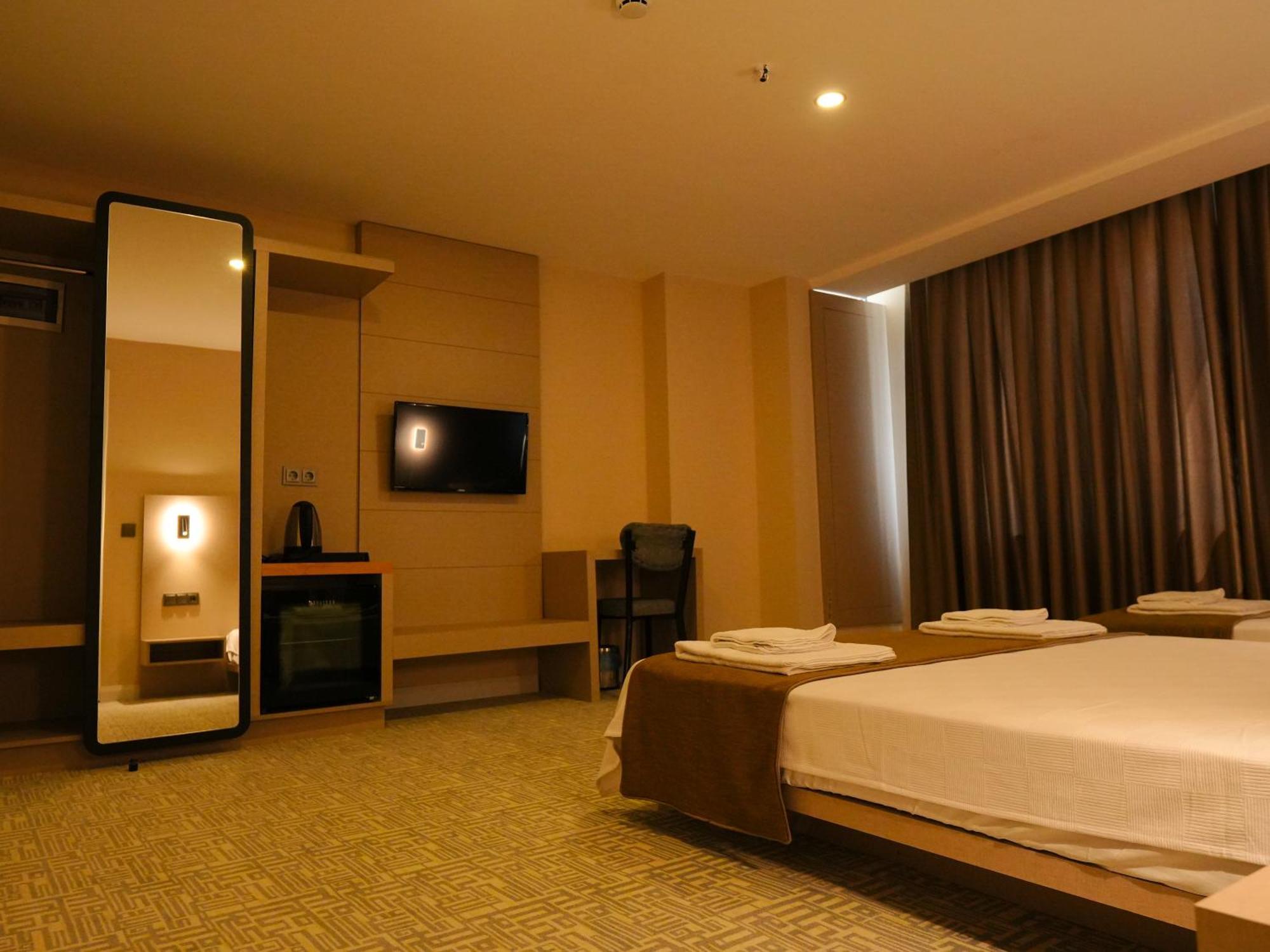 Bonnie City Hotel Antalia Esterno foto