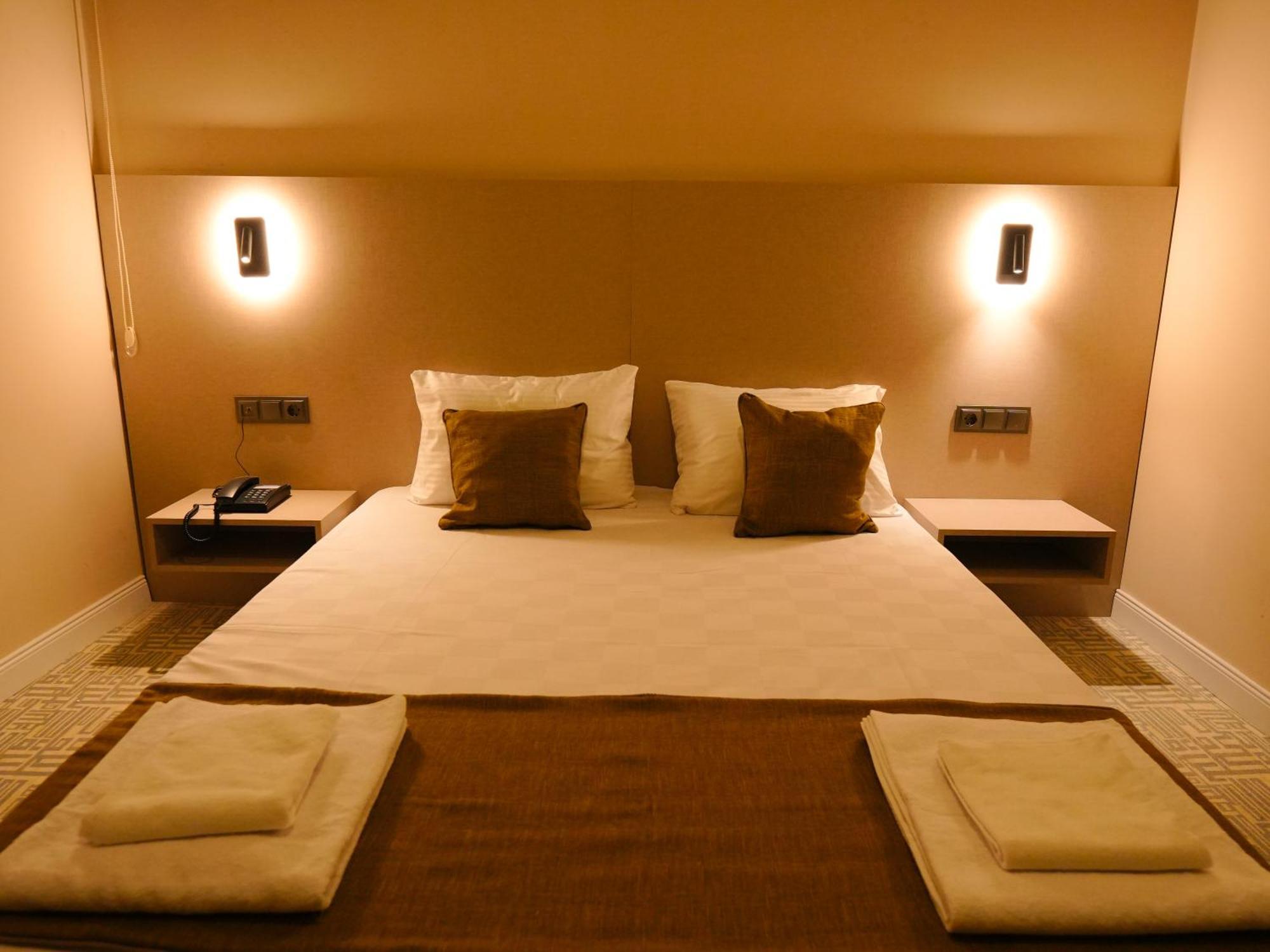 Bonnie City Hotel Antalia Esterno foto