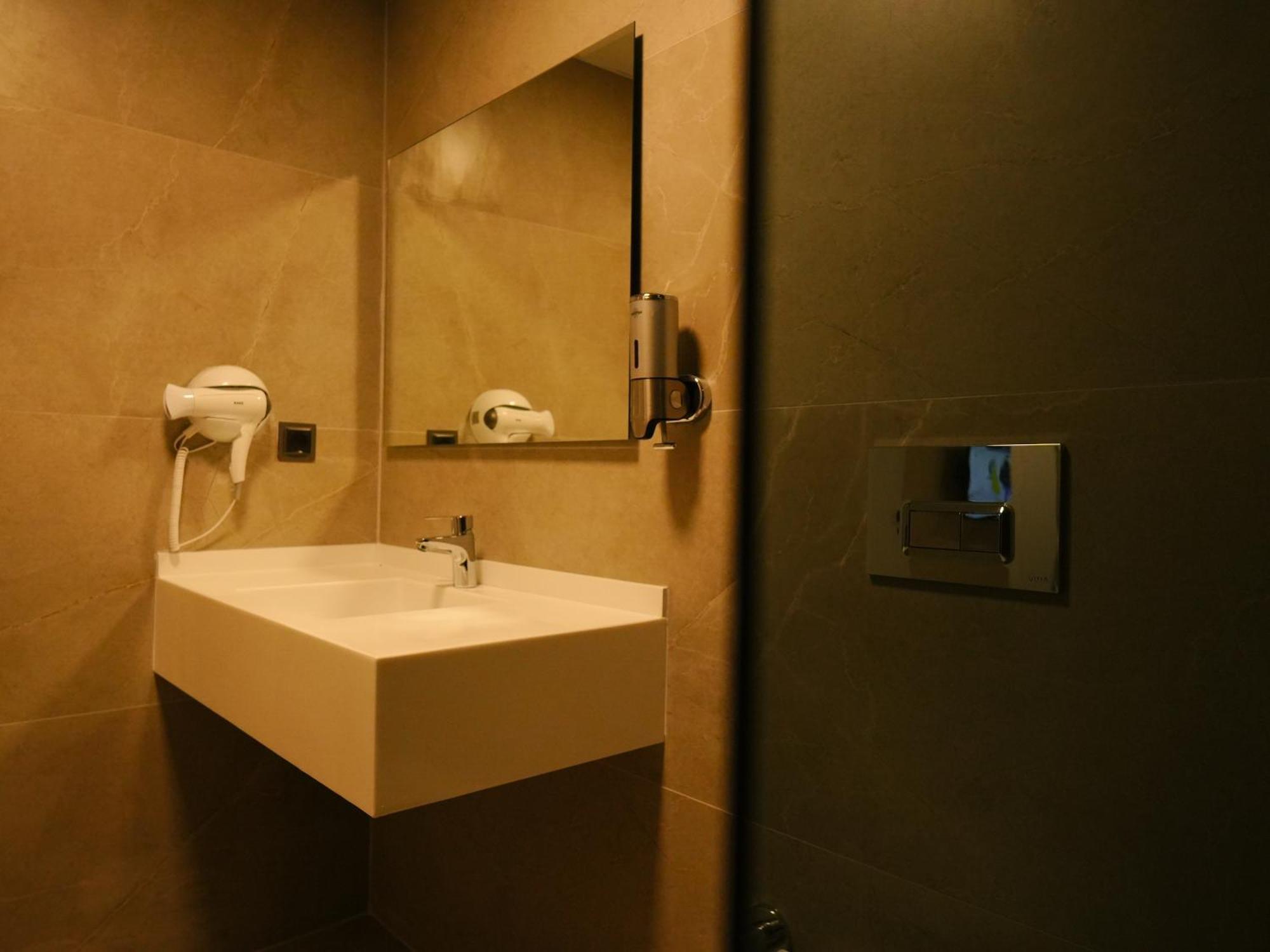 Bonnie City Hotel Antalia Esterno foto
