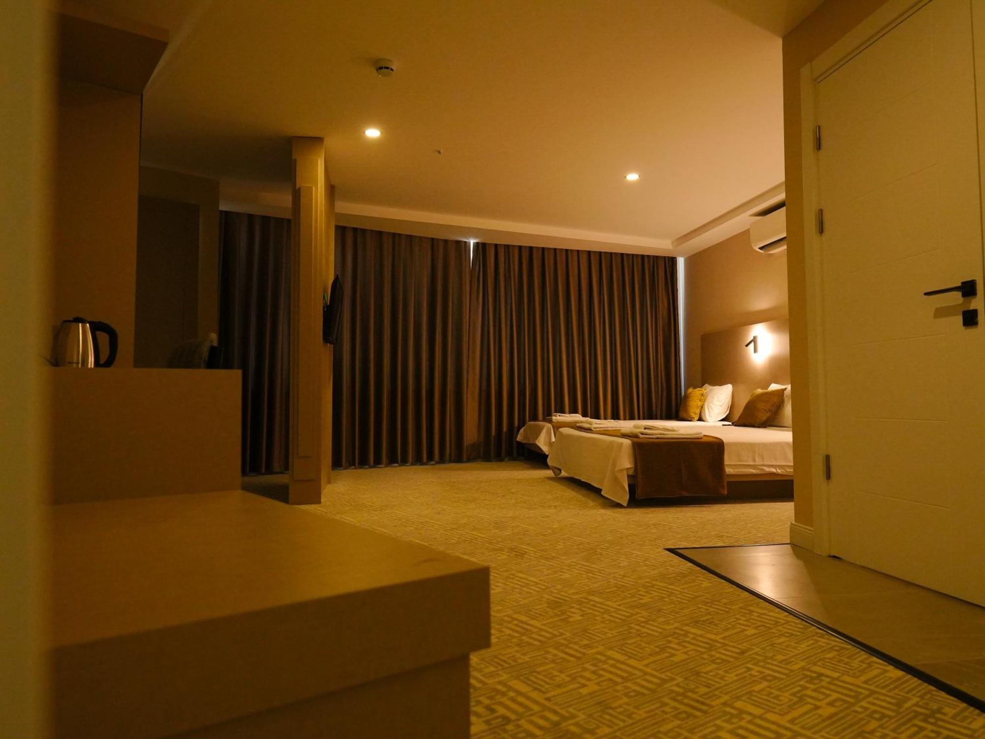 Bonnie City Hotel Antalia Esterno foto